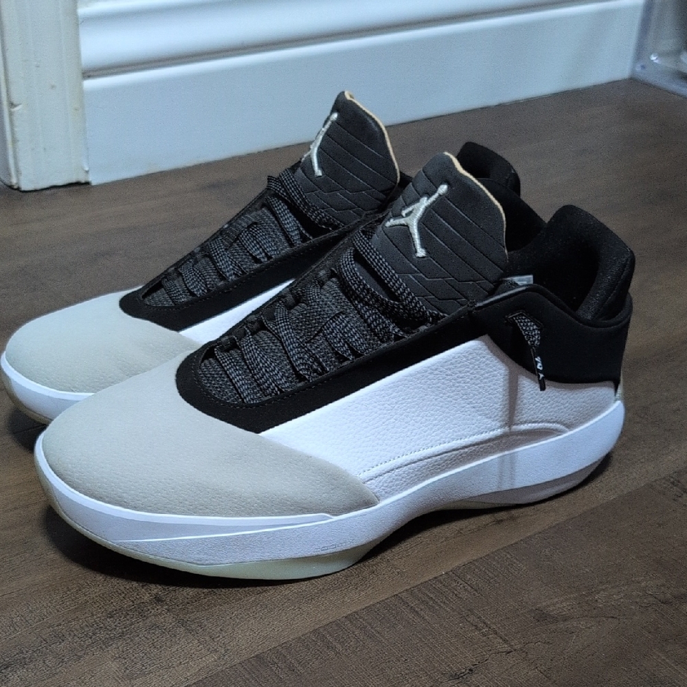 Jordan Low-Top Sneakers in White, Black & Light Gray